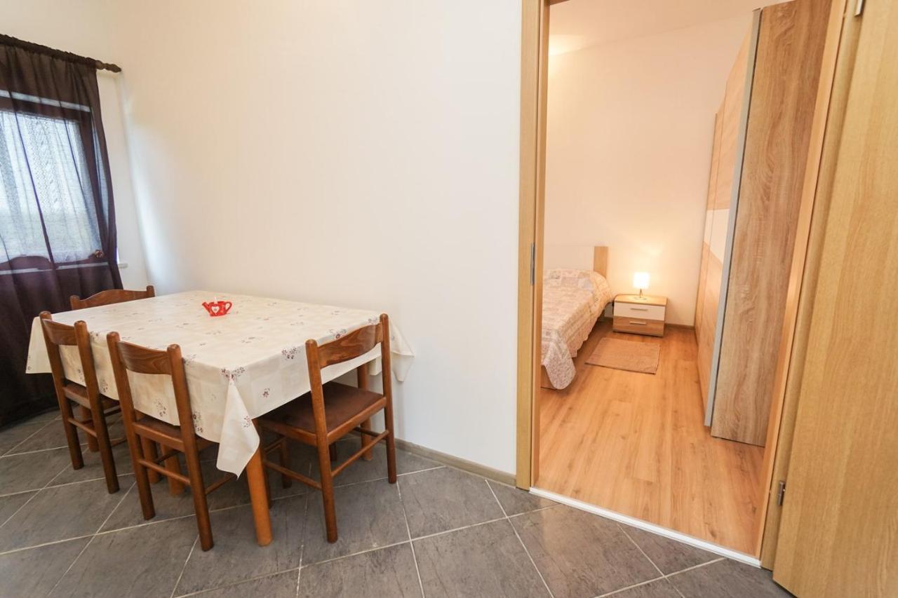 Apartments Mira Savudrija Crveni Vrh Exteriör bild